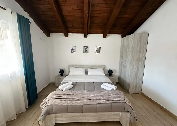 Apartament Js House 2 *