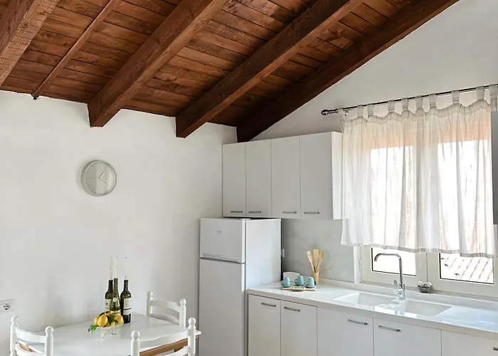 Apartament Js House 2 *